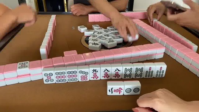 见对走不动 一通傻碰 胡了！