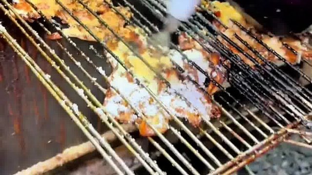 东北人不能缺少烤鸡架和炸串