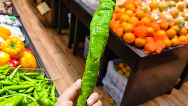 这个辣椒疯了，比丝瓜还长