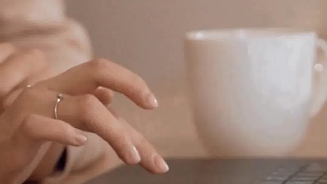 命运给予我们的不是失望之酒，而是希望之杯。