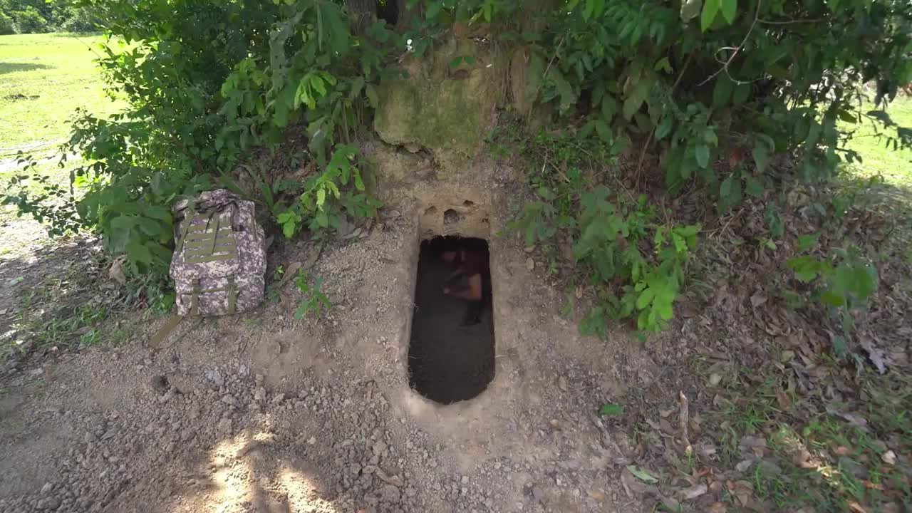 第1集：这个人太强了，徒手就能造出这样的庇护所