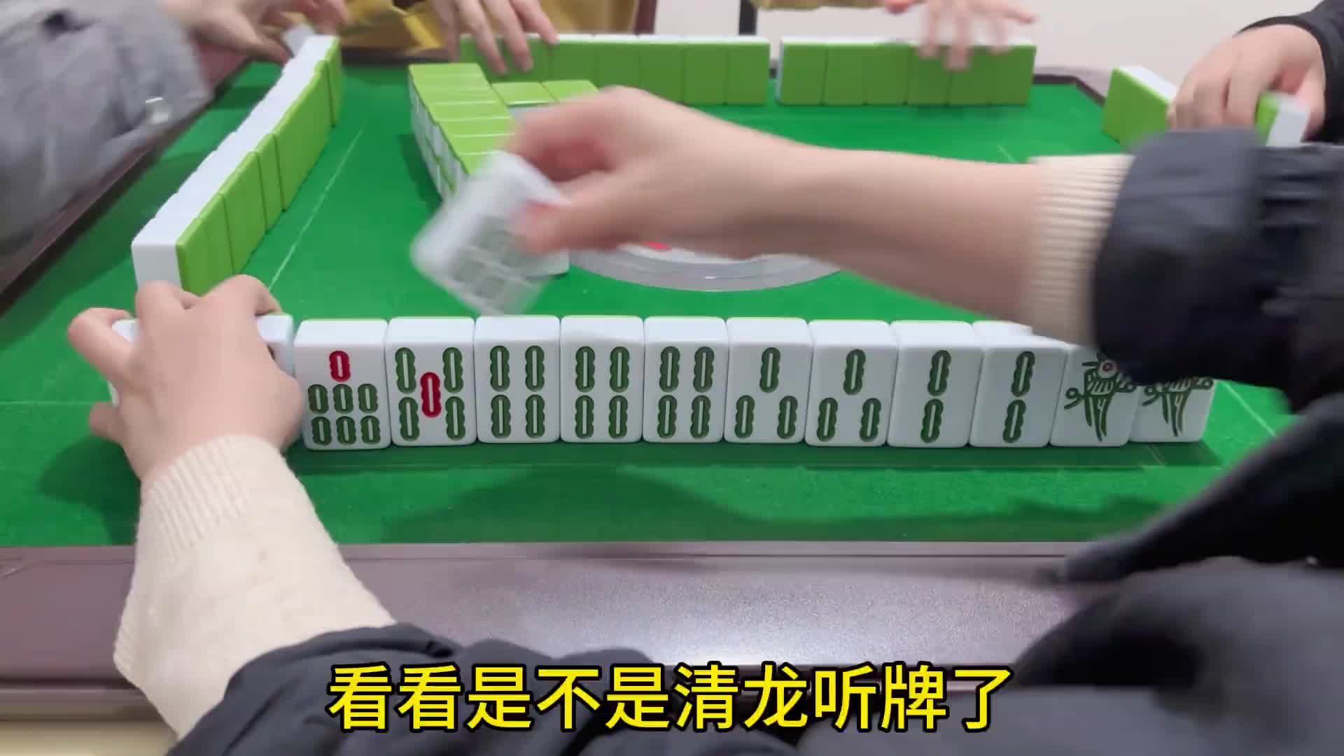 坐上桌子立马开工