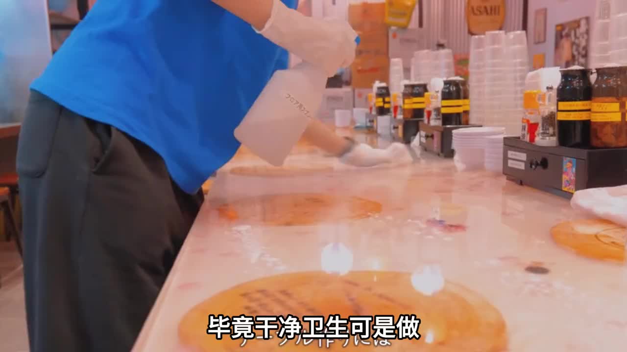 单身拉面店女老板，每天为了事业不想谈恋爱