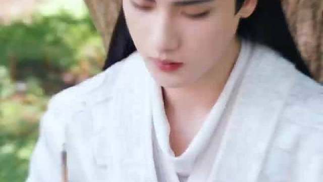 边程用穆无瑕身份喊话一诺，跨圈联动从剧里延伸到峡谷，角色梗玩得溜，期待后续互动。​​​