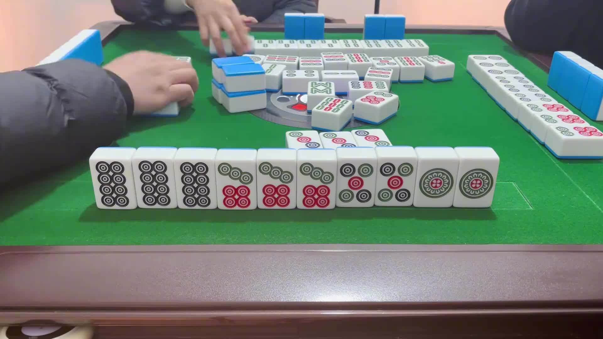 齐心协力拉报家下水