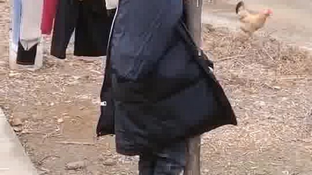 小朋友们已经找发火了，也没找到他。