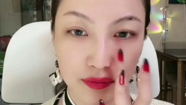 【曲曲】思路清奇姐“我想进yc认识人然后跟他们做白天的生意”：唯一可行的办法是找到yc里的女的、让她