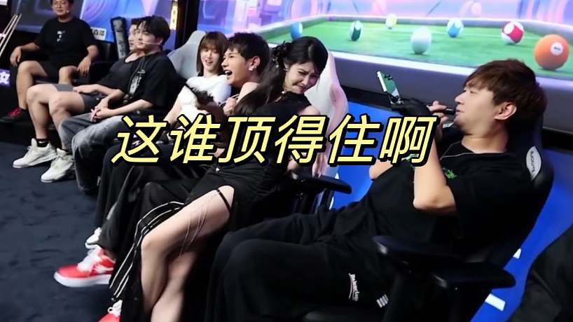 熊寶寶一屁股坐到童錦程身上