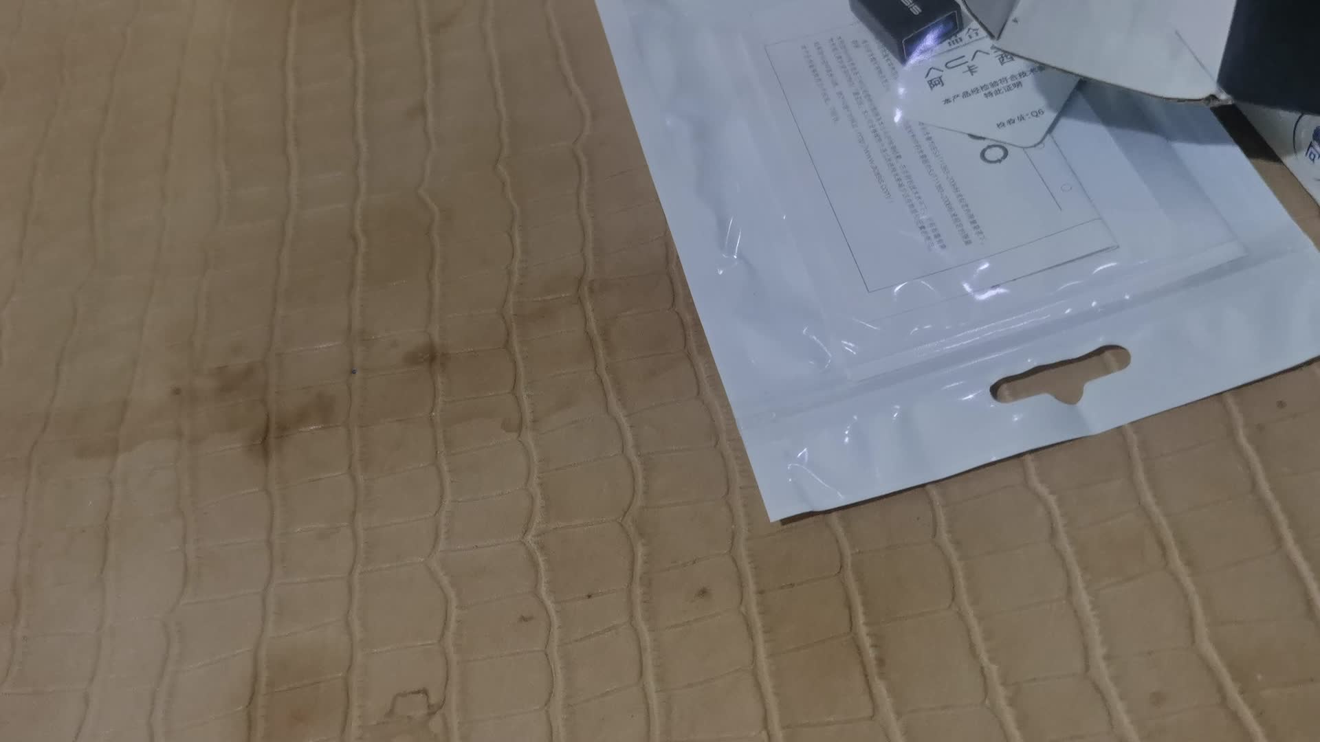 6块钱包邮的两用手电开箱