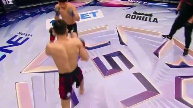 赢比赛是实力收手是武德！中国小伙关键收手，让老外心服口服！