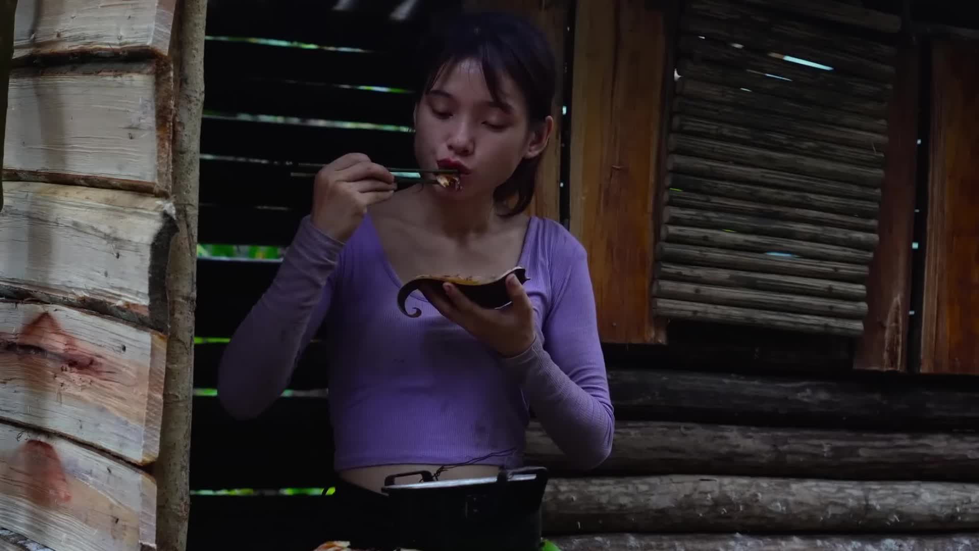 妹子荒野求生，全程手搓庇护所，外加露天澡堂！