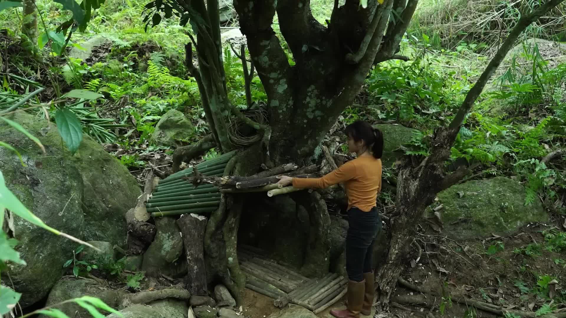 孤身在荒野玩这么大？木屋遇险，再建庇护所！