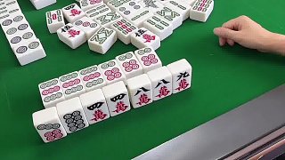 女子索賠需補全三副手牌