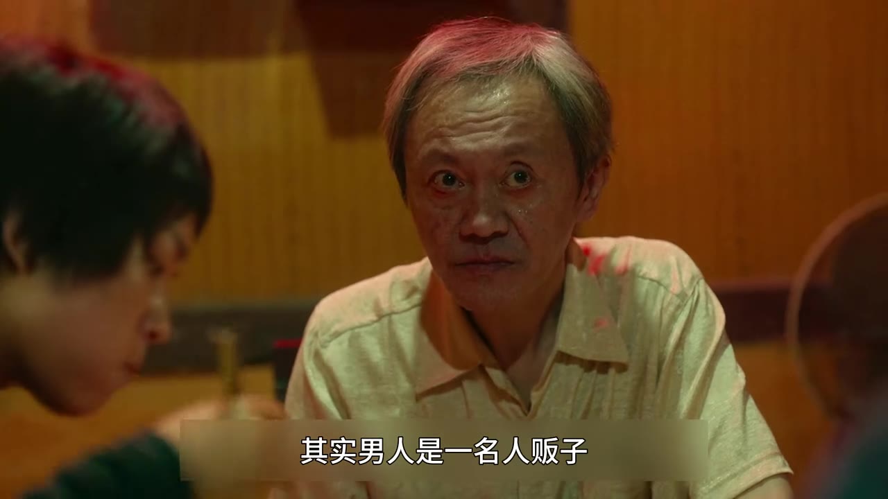 一群孩子围坐在一起，男人却只端来一碗面，谁抢到谁才能活命！