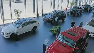 買(mǎi)恒大期房開(kāi)哪吒汽車(chē) 享受背時(shí)人生