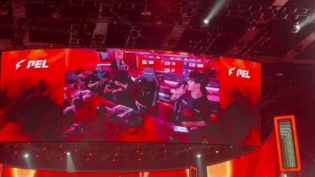 恭喜JDG周决赛海岛地图吃鸡！决赛圈信息收集准确，默契配合拿下胜利！继续保持火热手感吧~​​​