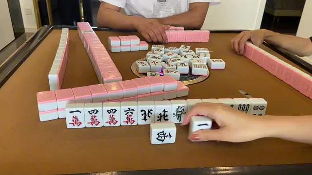 天气太热了 就适合打麻将