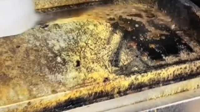 冰块为什么能清理油腻的烤盘？真的假的？冰块为什么能清理油腻的烤盘？真的假的？