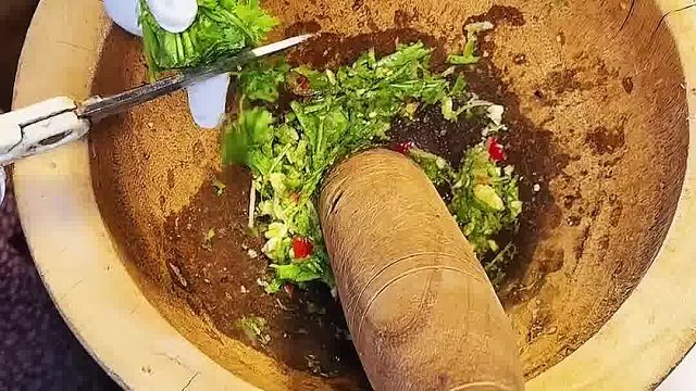 版纳特色跳跳虾40一份，用的都是湄公河的活虾