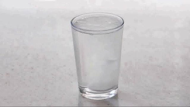 当我们开心时，开心的原因，并不是由于我们多拥有了什么