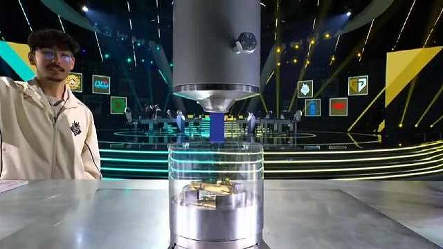 闹剧结束了！BrokenBlade在全场欢呼下将BLG钥匙碾碎​​​