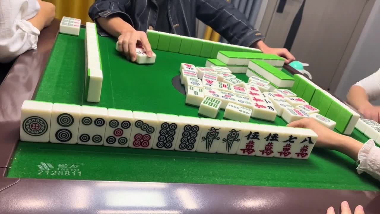 两鸡在手，必须摸三鸡