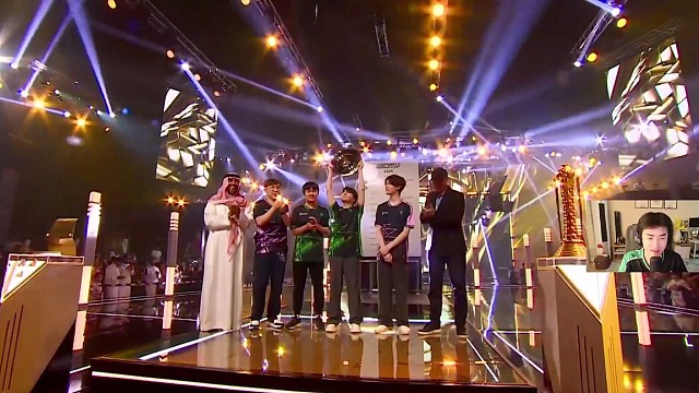 vkg碰杯时刻战歌响起！