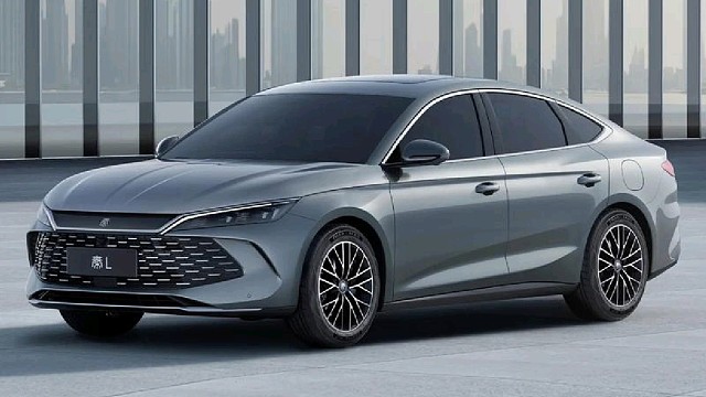 6月份比亚迪秦L拿下三连冠，同时智能泊车在进化，新增近20项升级和三大功能。