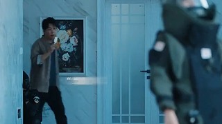 直接把劫匪逼的投降了