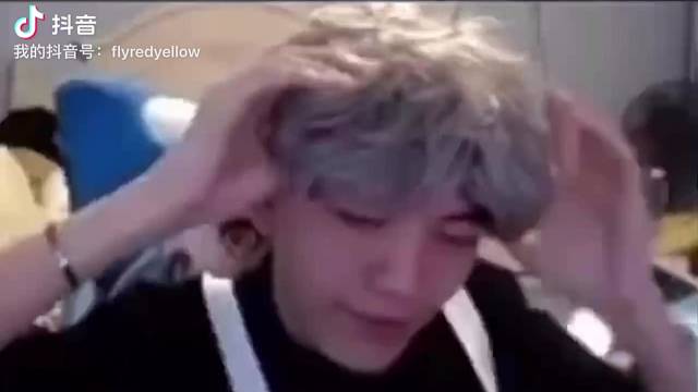 买子摘假发变身