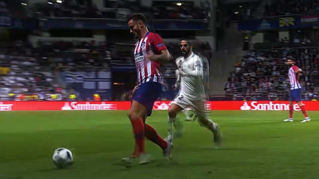 “铲球也是一门艺术.”#足球