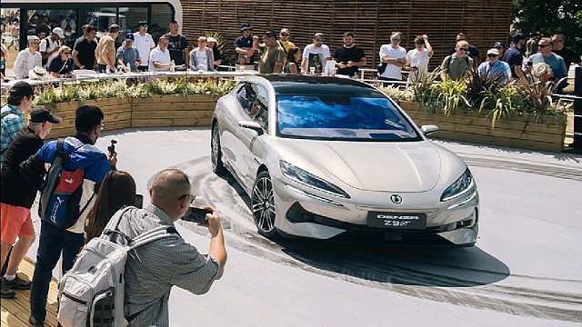 宋plus海外市场一车难求。腾势汽车携z9gt，d9、豹5亮相古德伍德速度节。比亚迪海外市场全面开花