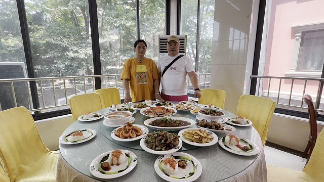 北戴河刘庄夜市清舟宾馆每人150住宿管三餐吃海鲜赶海看日出！