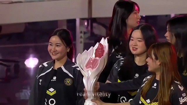 恭喜VIT夺得2025决胜巅峰国际女子邀请赛冠军 ，石油大奖拿到手