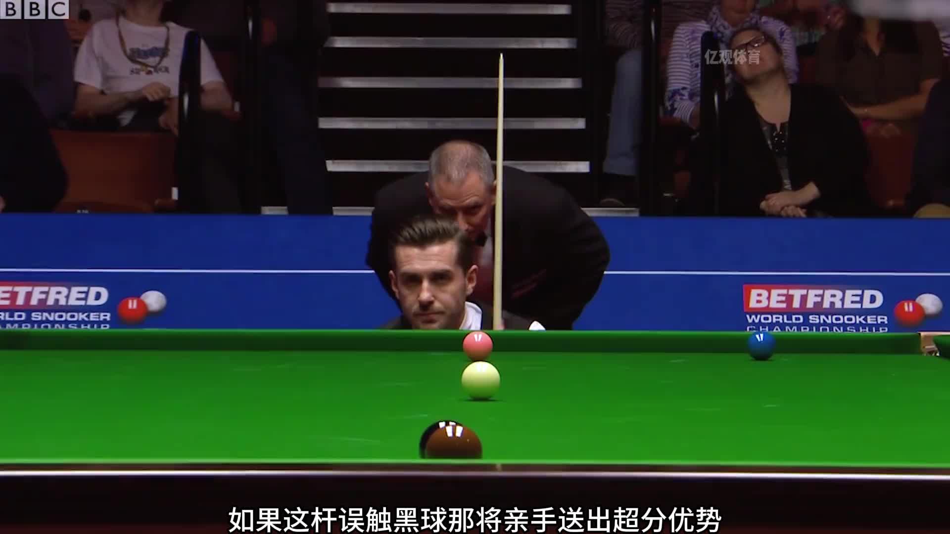 晖哥用防守硬刚塞大师，连续五杆斯诺克，让塞尔比解到怒扔架杆！(3)
