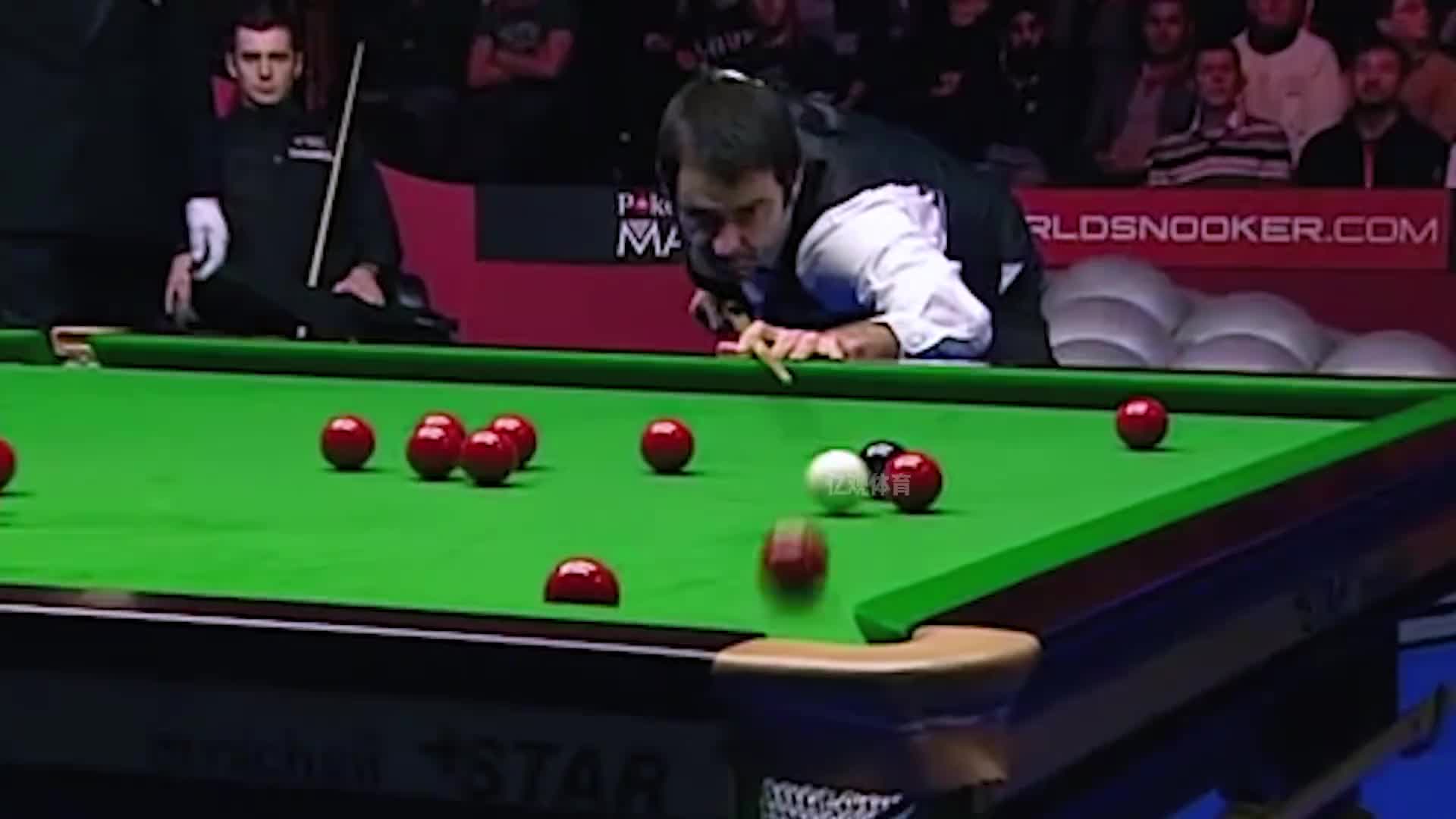 火箭对塞大师痛下狠手，上手就要炸球堆，左右开弓上演霸气清台！(1)