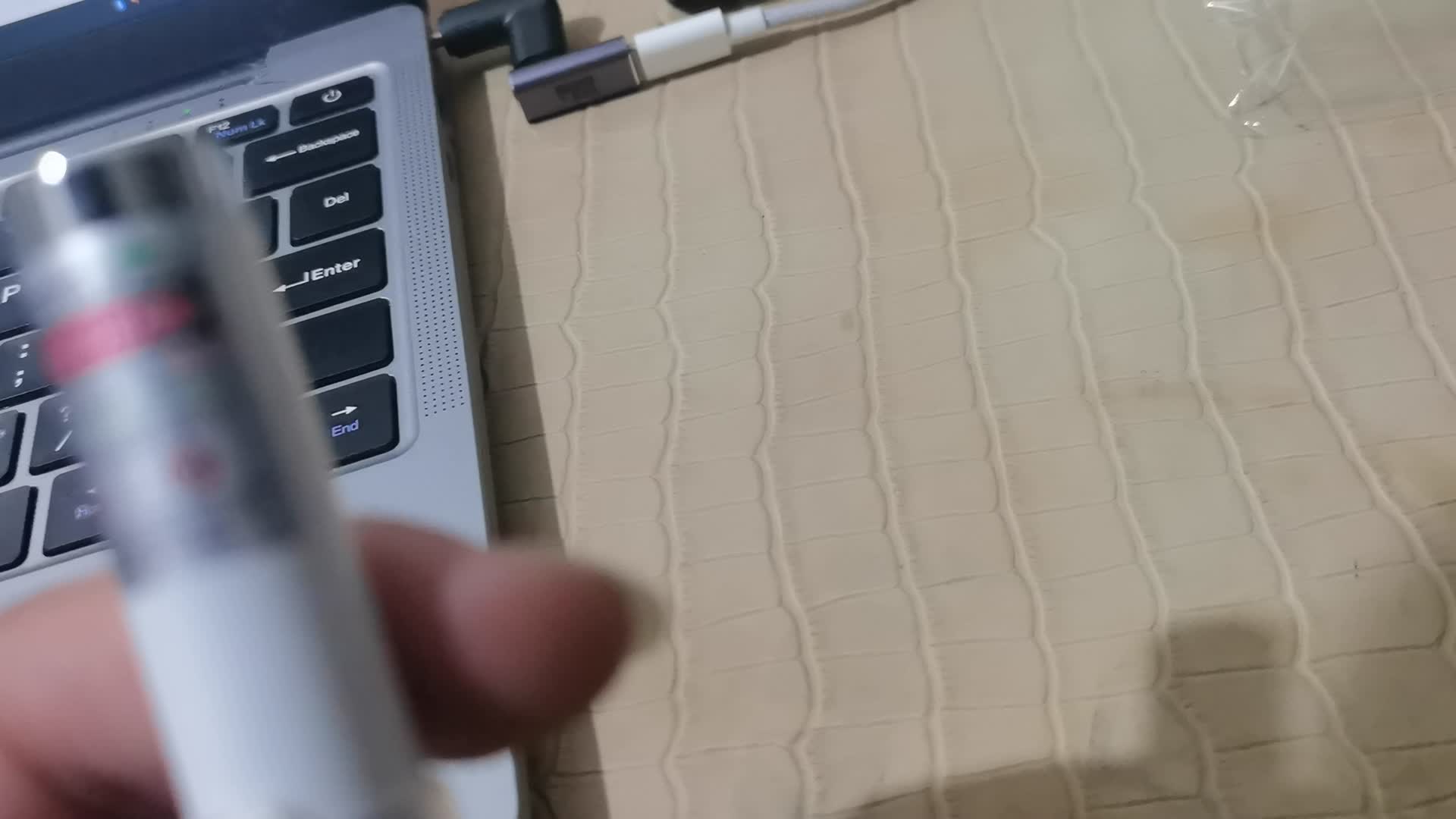 16包邮的便携303同款绿色激光笔短款充电款开箱