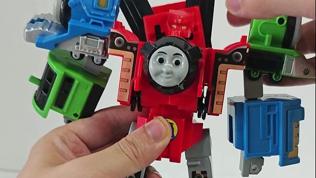 离大谱！能合体的托马斯小火车你见过吗？
