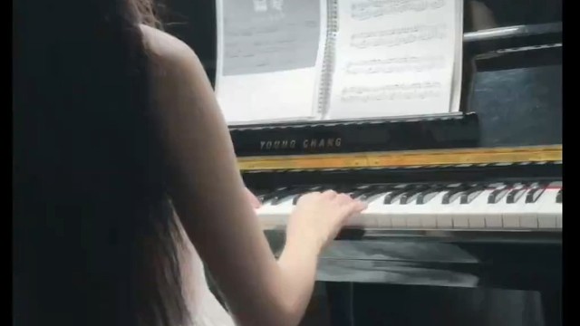 其实也没那么好，就是比其它女孩漂亮点、温柔点、聪明点、贤惠点、懂事点、大方点、谦虚点……