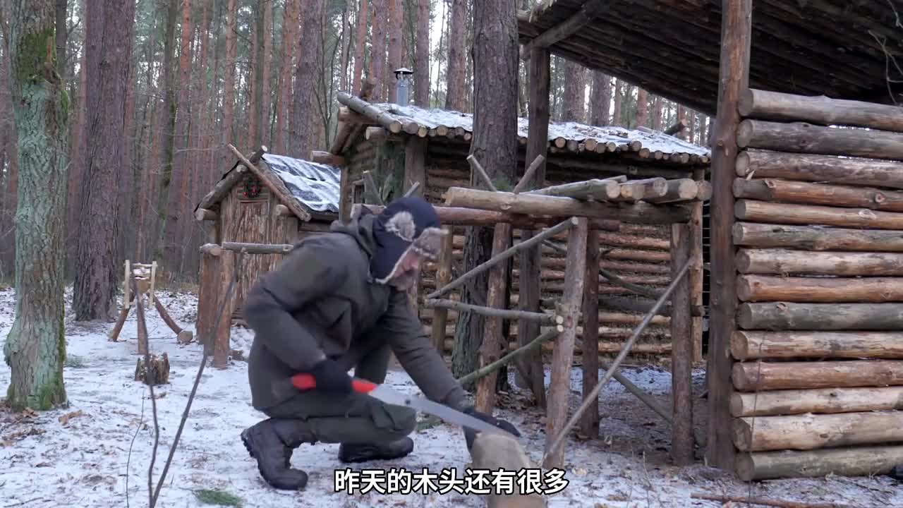 第2集：男人用一年时间建造了两室一厅的小屋，还能吃上这么丰盛的大餐