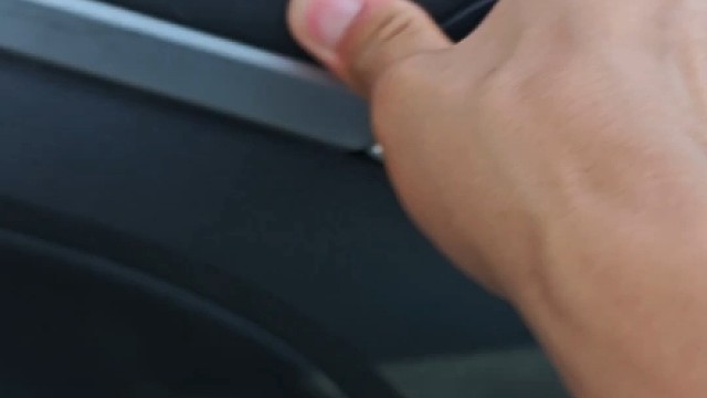 车上的门把手、不只是用来开门，还4个隐藏功能，你知道吗？