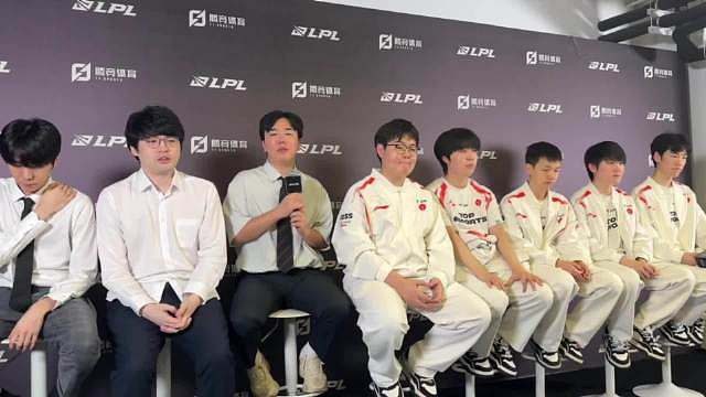 Q：这一次回到京东主场，感觉如何？教练：因为之前在京东是合作过很长时间嘛，所以这次整体感受是很舒服。