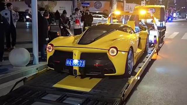 上海惊现法拉利拉法来助阵#小小小酷哥 #法拉利 #拉法