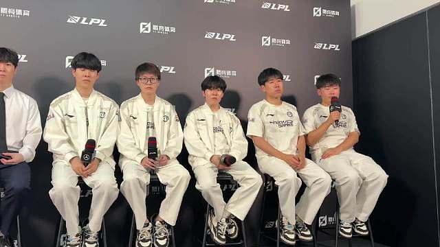 Q：第一局跟对面拉扯的很焦灼，没能拿下觉得是出现了什么原因？Wei：就自己失误太多了吧，然后反正不是