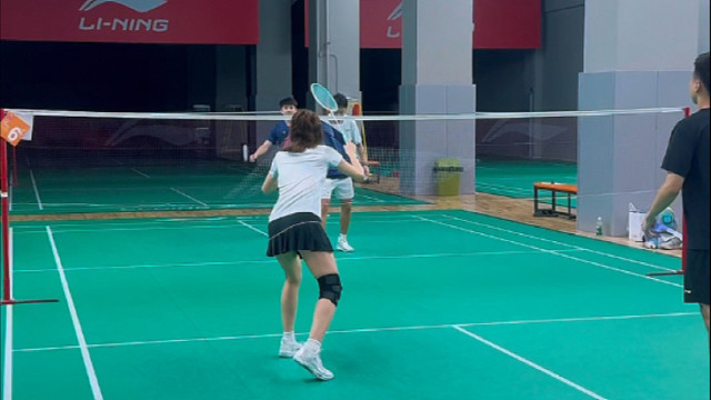 偷后场 不可以#嘉嘉羽毛球 #羽毛球