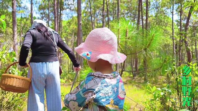 小夫妻结婚10年，老公偷看媳妇换衣服，看看媳妇什么反应