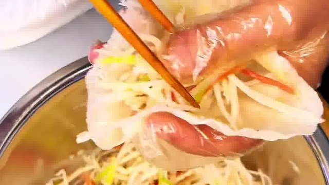 街边遇到卖小春卷，有吃过的吗？