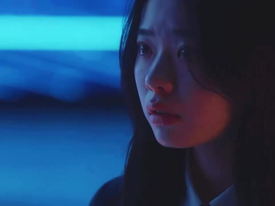 这一切都是自铩女孩的父母所布下的剧 为了给女儿报仇 让所有人都活在游戏中
