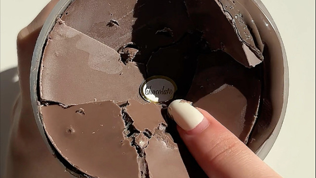 戳一下蜡皮脆脆巧克力吧～