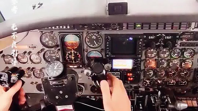 为何需要两名飞行员操控飞机？一个人无法完成吗？